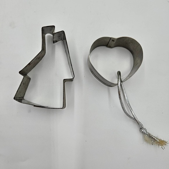 Vintage Lot of 2 Tin Cookie Cutters Primitive House with Chimney & Heart - Picture 3 of 5